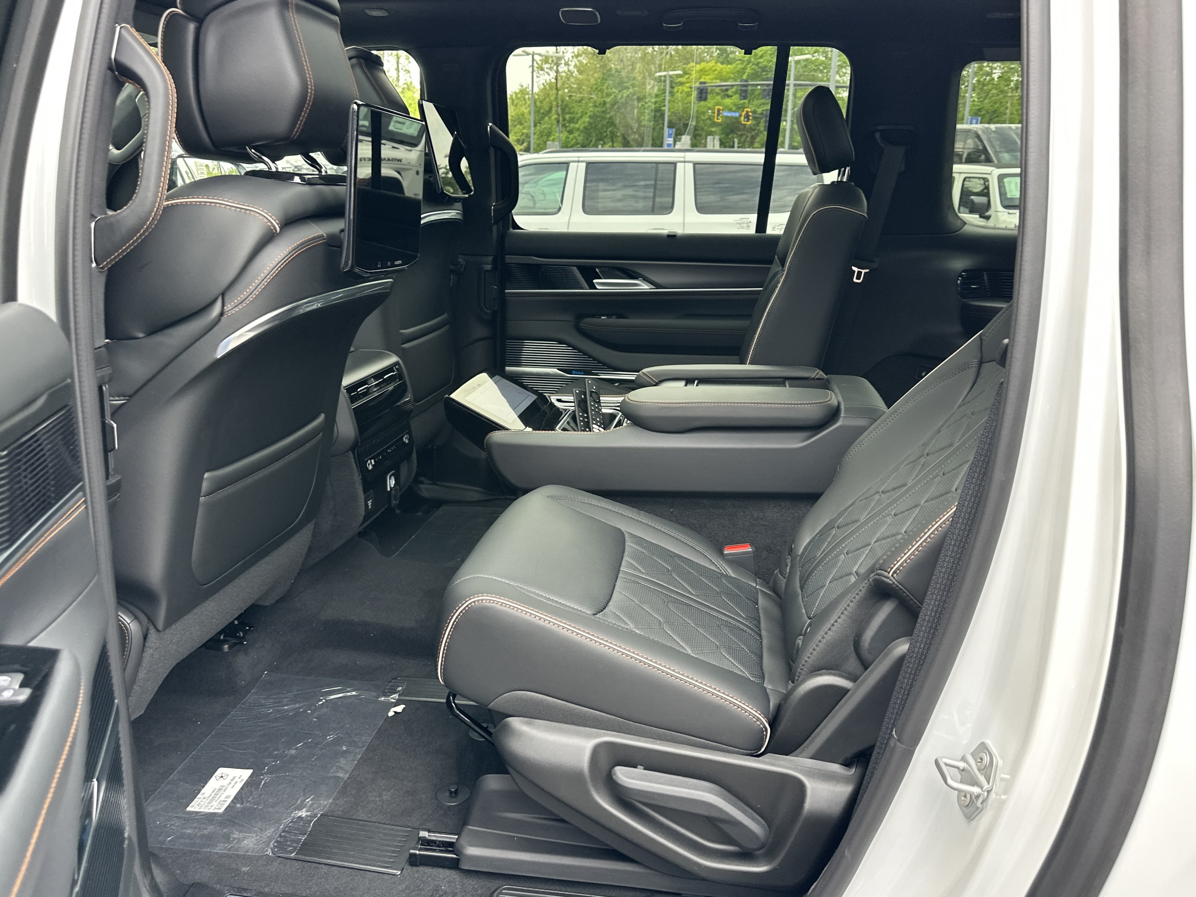 New 2026 Jeep Grand Wagoneer L Summit AWD/4WD image 31