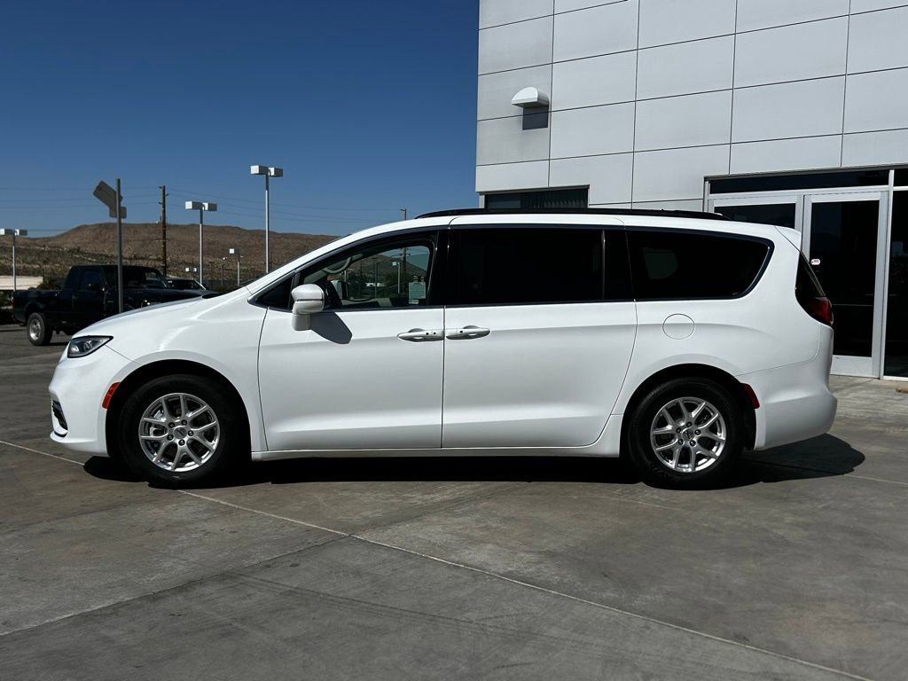 Used 2022 Chrysler Pacifica Touring-L FWD image 4