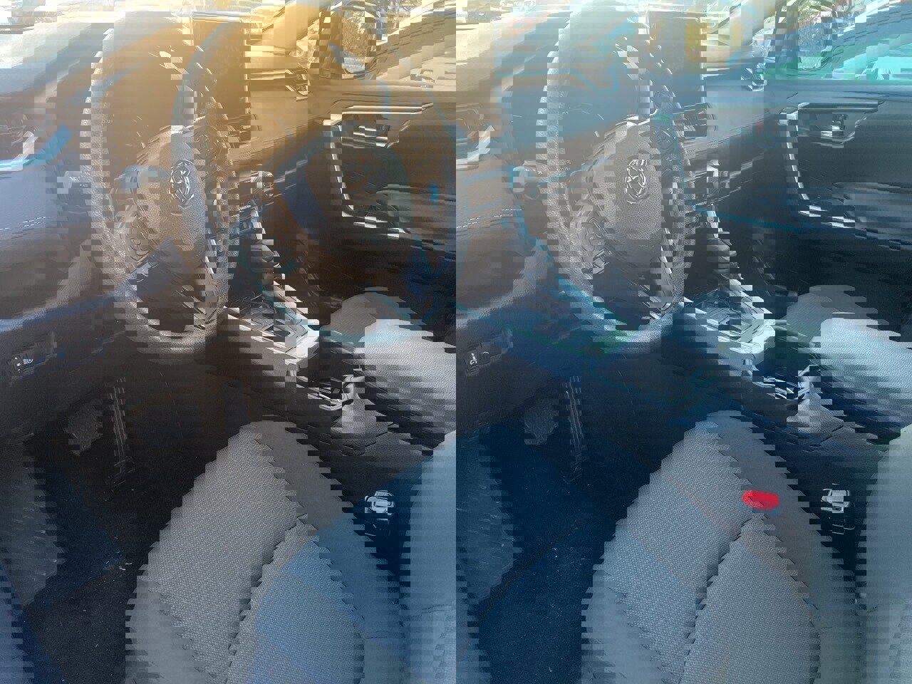 Used 2025 Toyota RAV4 XLE image 9