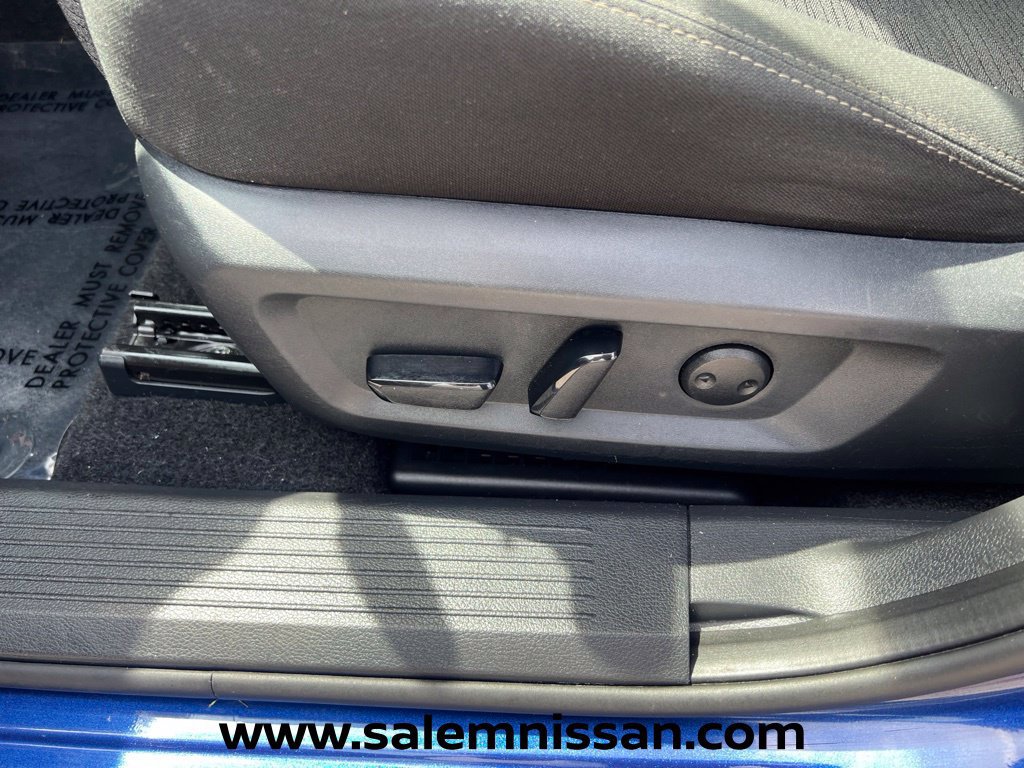 Used 2023 Nissan Rogue SV AWD/4WD image 15