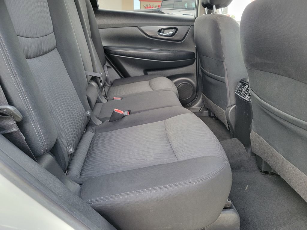 Used 2020 Nissan Rogue SV w/ Premium Package image 15