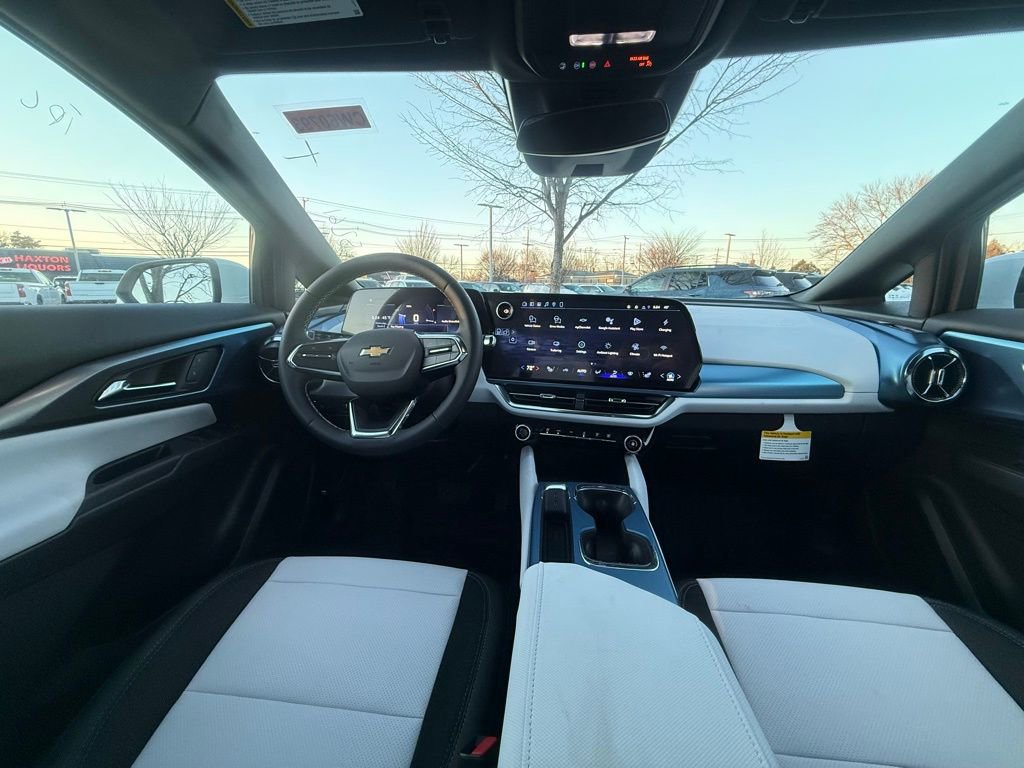 New 2026 Chevrolet Equinox EV LT FWD image 28