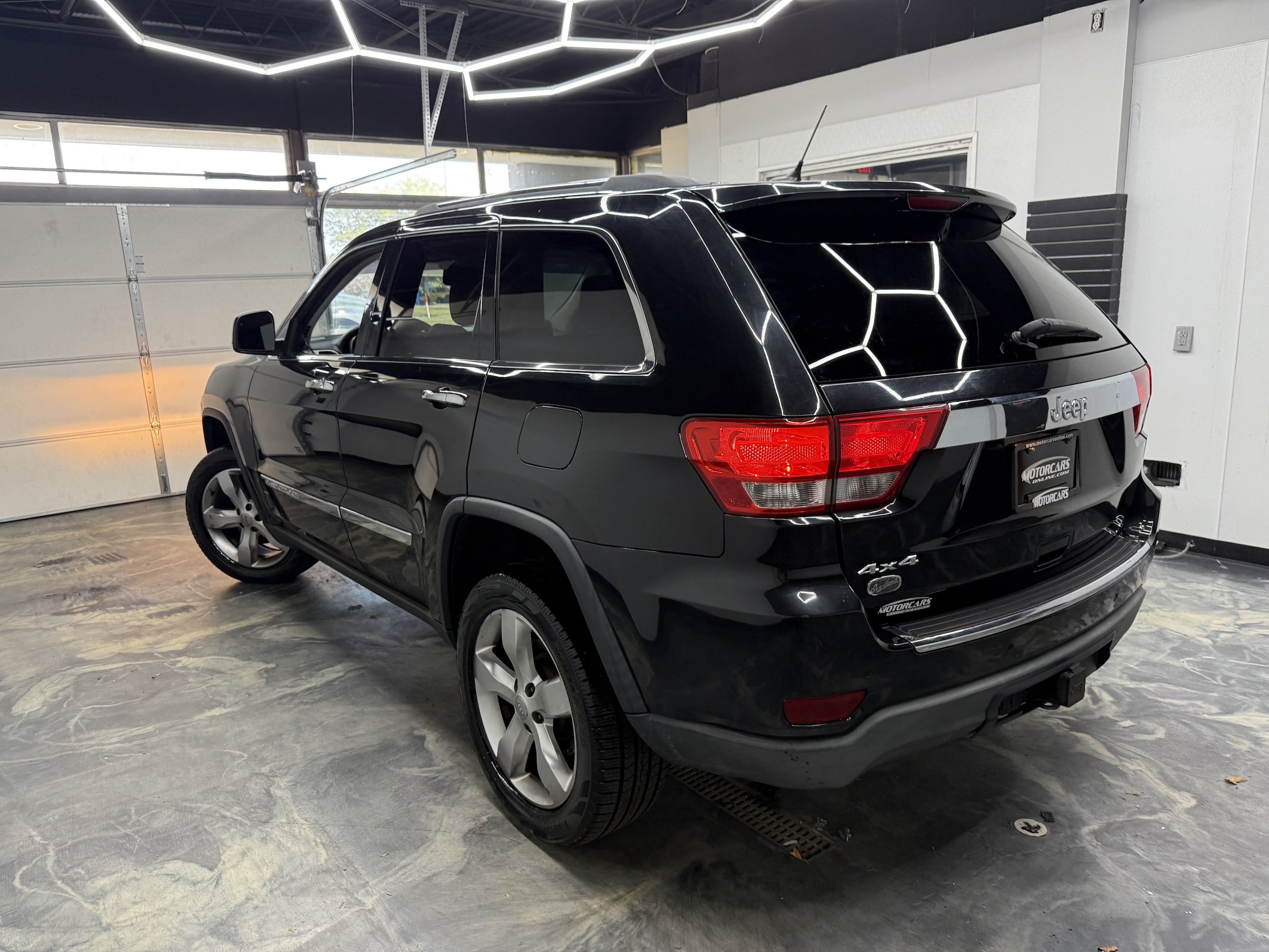 Used 2012 Jeep Grand Cherokee Overland AWD/4WD image 5
