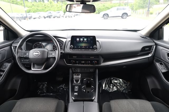 Certified 2025 Nissan Rogue SV FWD image 16
