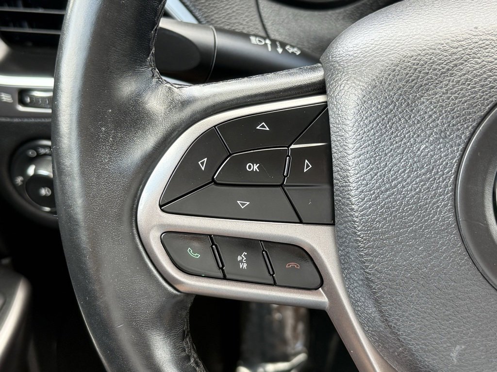 Used 2019 Jeep Cherokee Latitude Plus w/ Cold Weather Group image 22