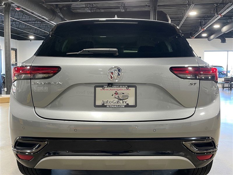 Used 2023 Buick Envision Essence w/ Sport Touring Package image 4