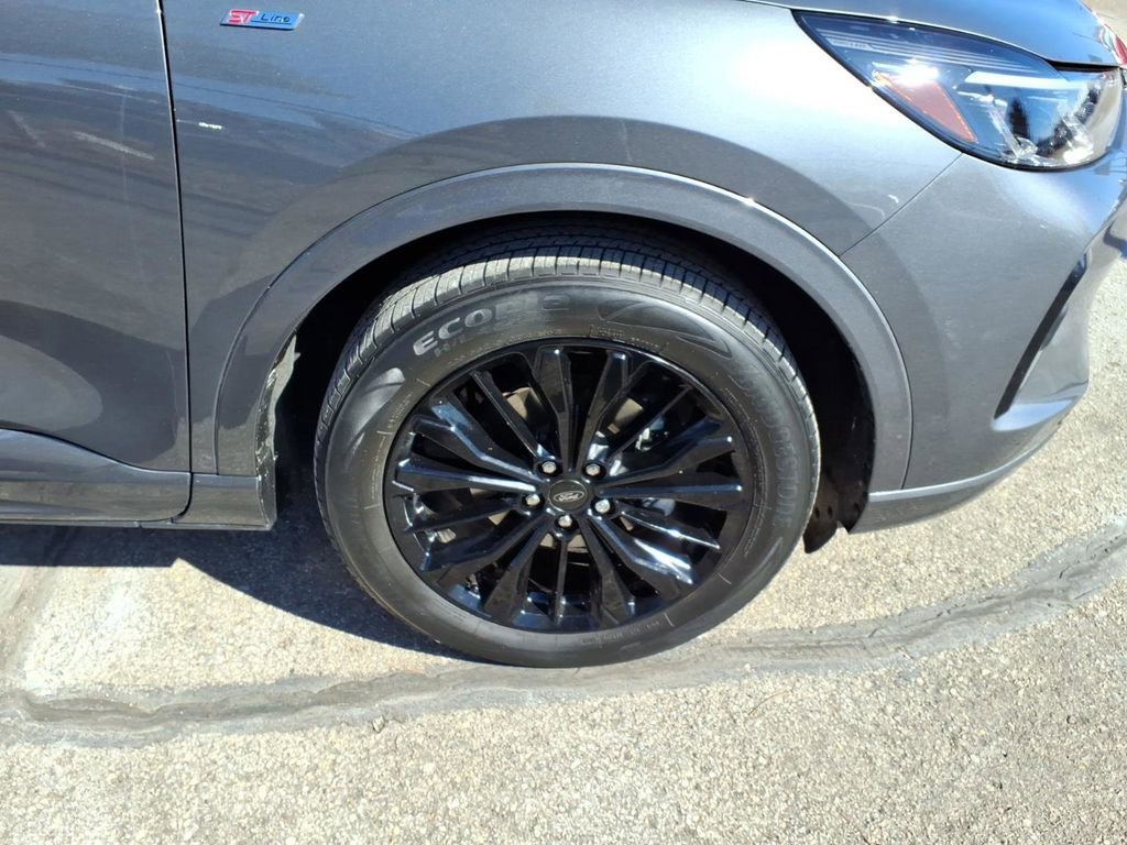 Certified 2023 Ford Escape ST-Line Elite AWD/4WD image 4