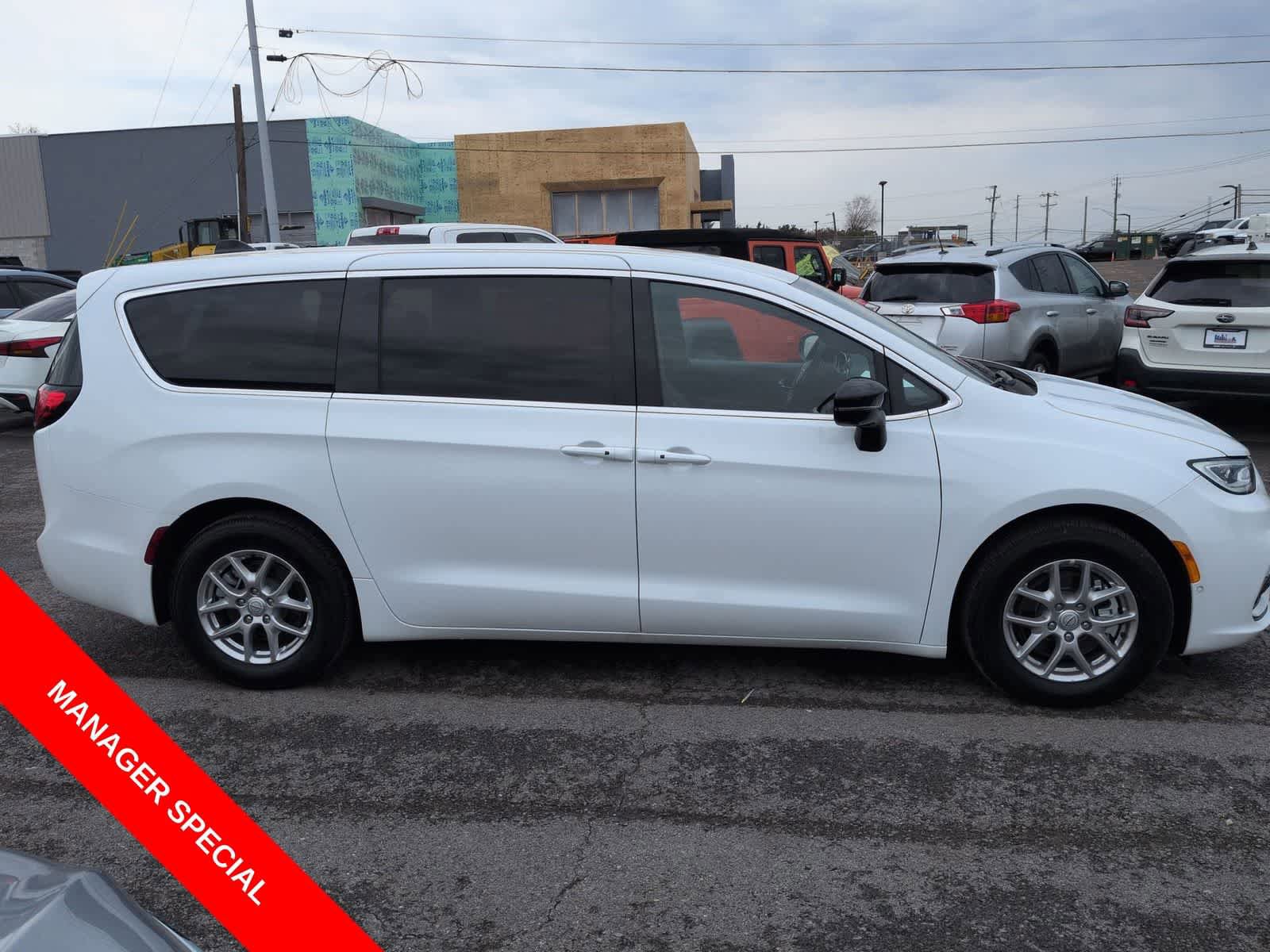 New 2026 Chrysler Pacifica Select FWD image 9