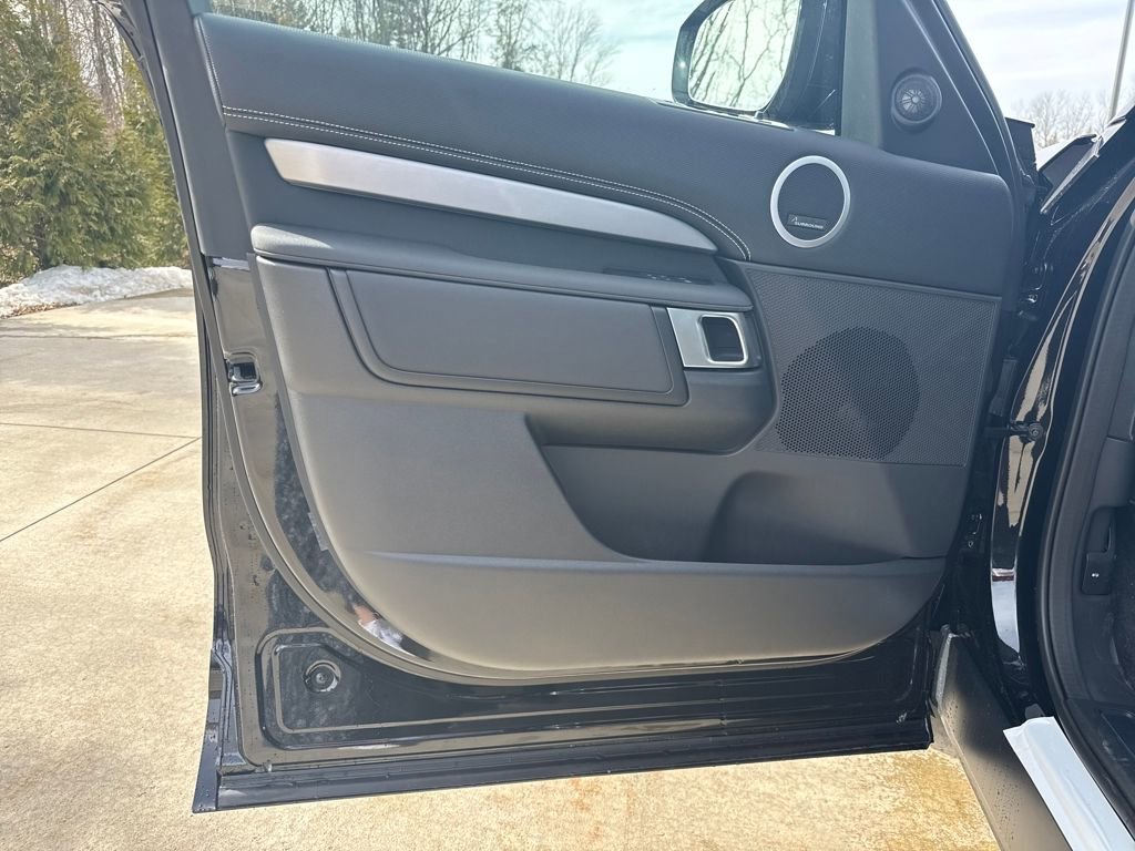 New 2026 Land Rover Discovery Limited Edition image 7