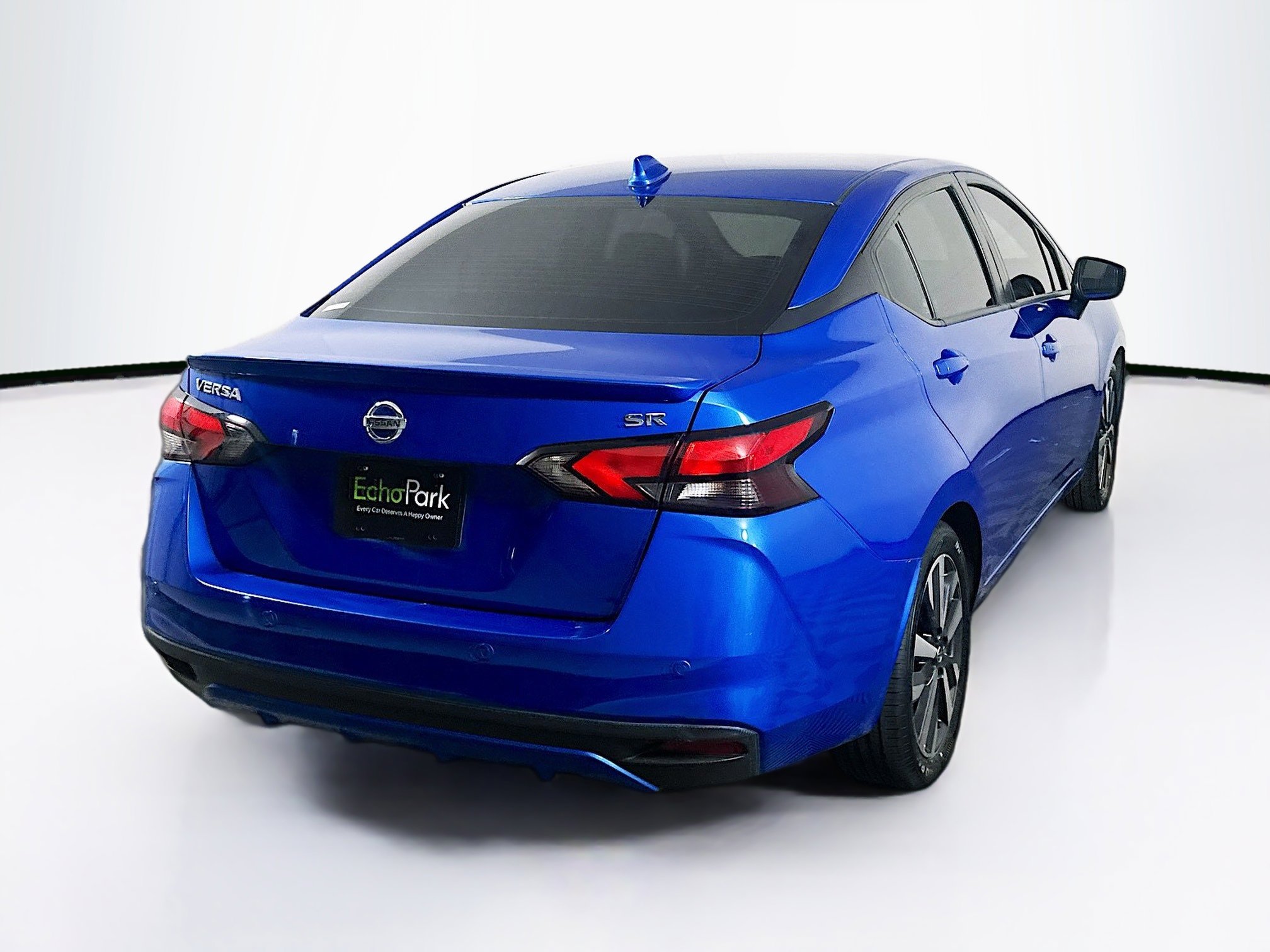Used 2020 Nissan Versa SR w/ Convenience Package FWD image 9