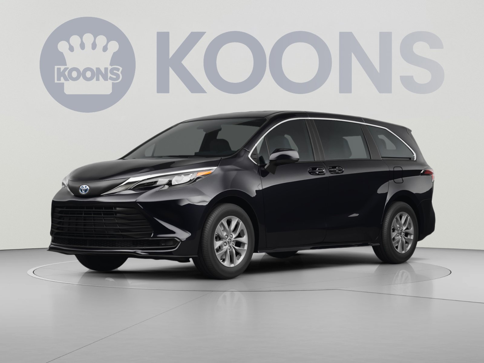 Used 2025 Toyota Sienna LE FWD image 1