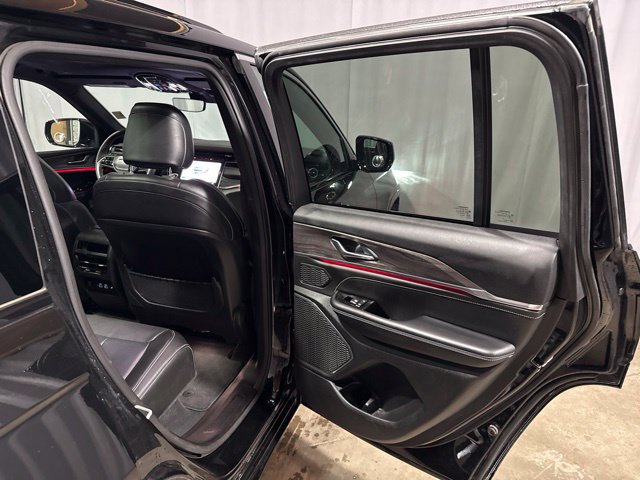 Used 2023 Jeep Grand Cherokee Overland AWD/4WD image 35