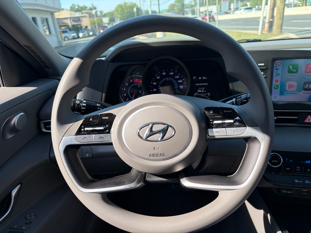 Used 2023 Hyundai Elantra SEL FWD image 16