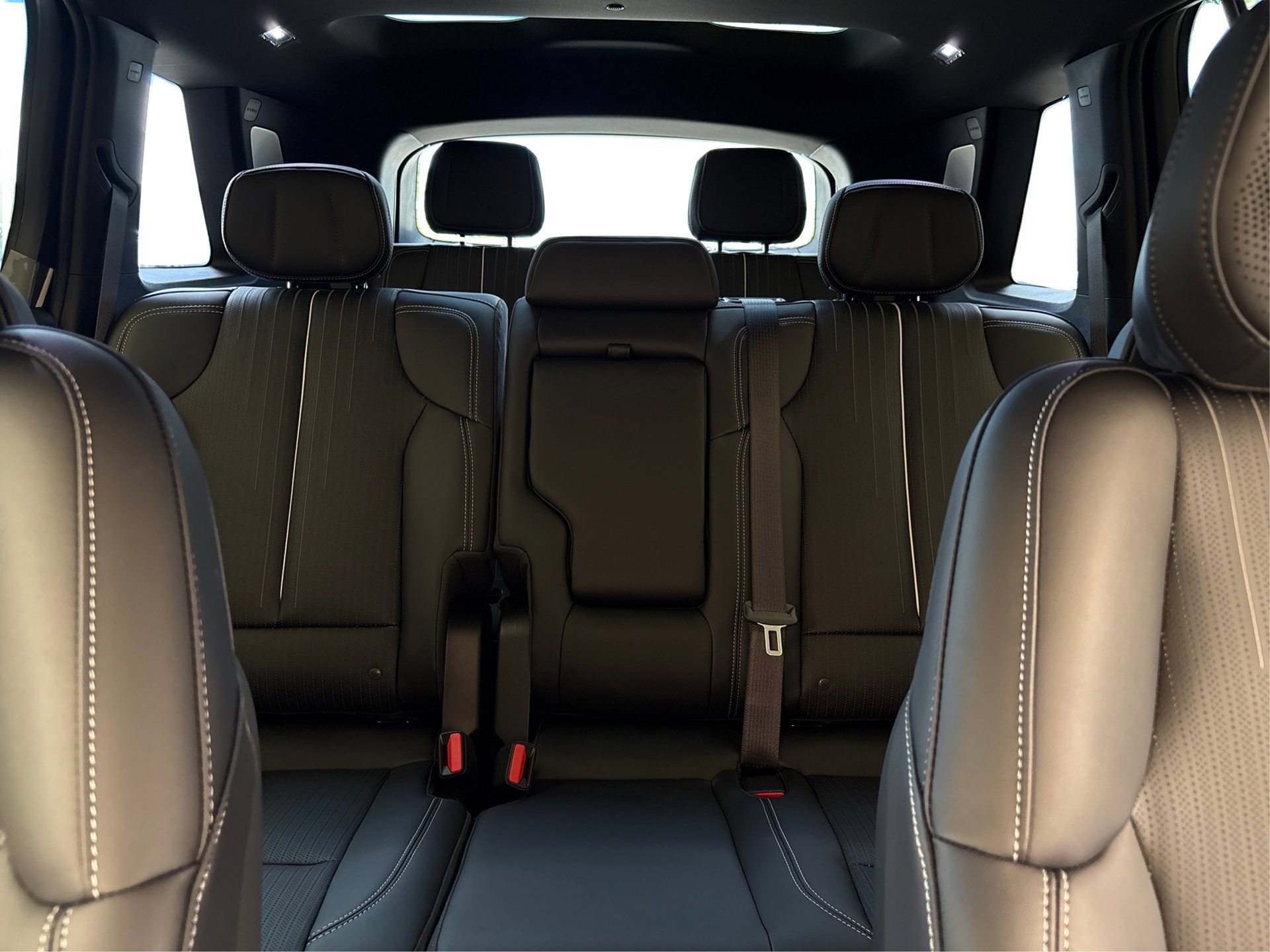New 2027 Cadillac Vistiq Sport AWD/4WD image 17