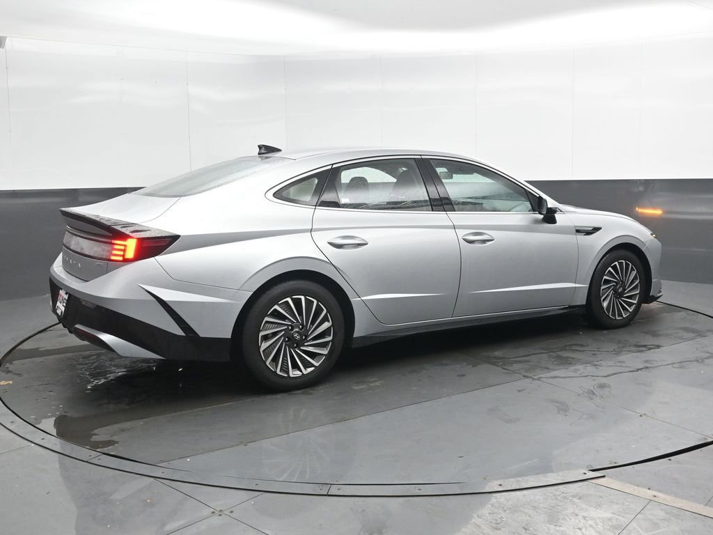 Certified 2025 Hyundai Sonata SEL image 3