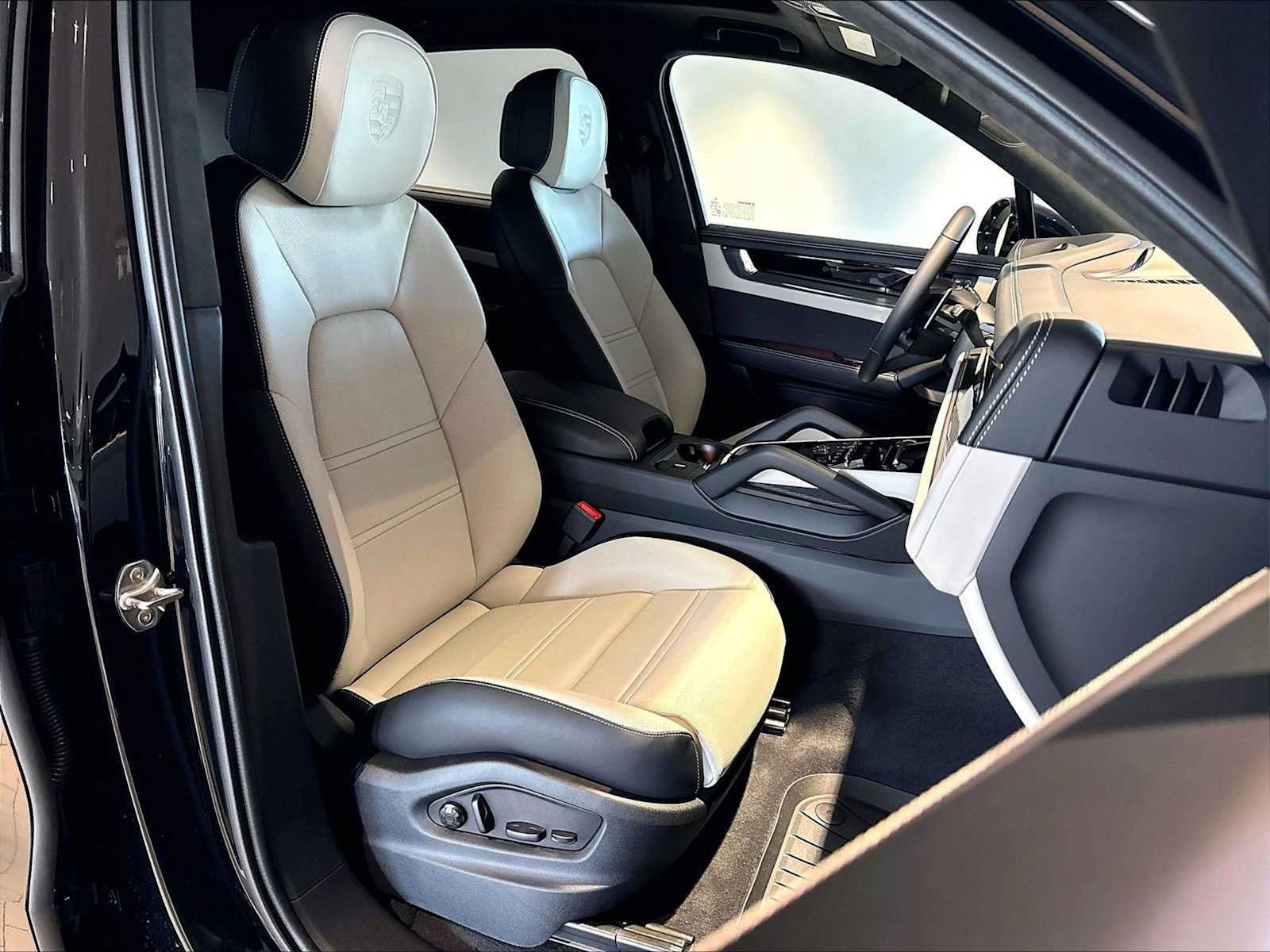 New 2026 Porsche Cayenne GTS AWD/4WD image 19