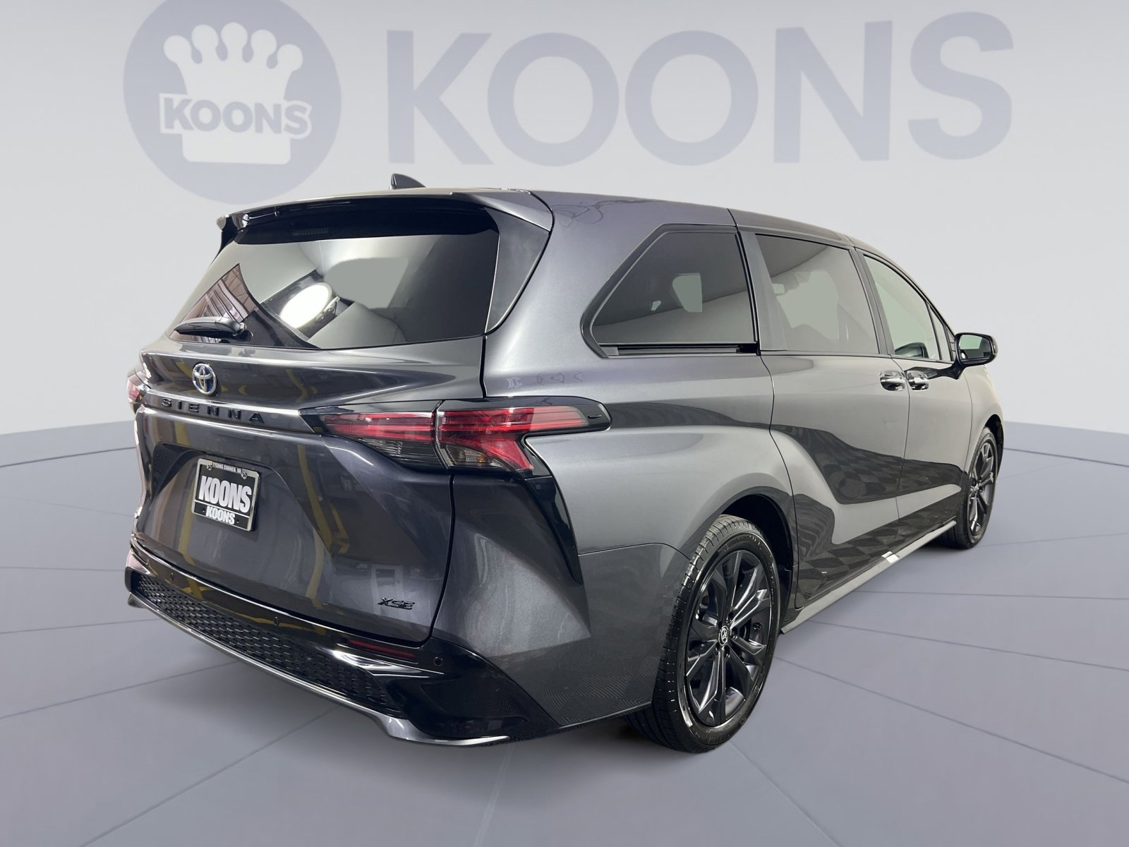 Used 2025 Toyota Sienna XSE image 7