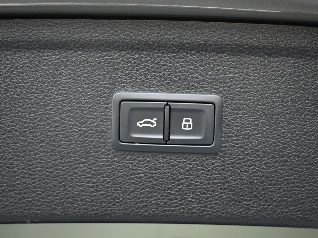 Used 2023 Audi SQ5 Prestige w/ Prestige Package image 17