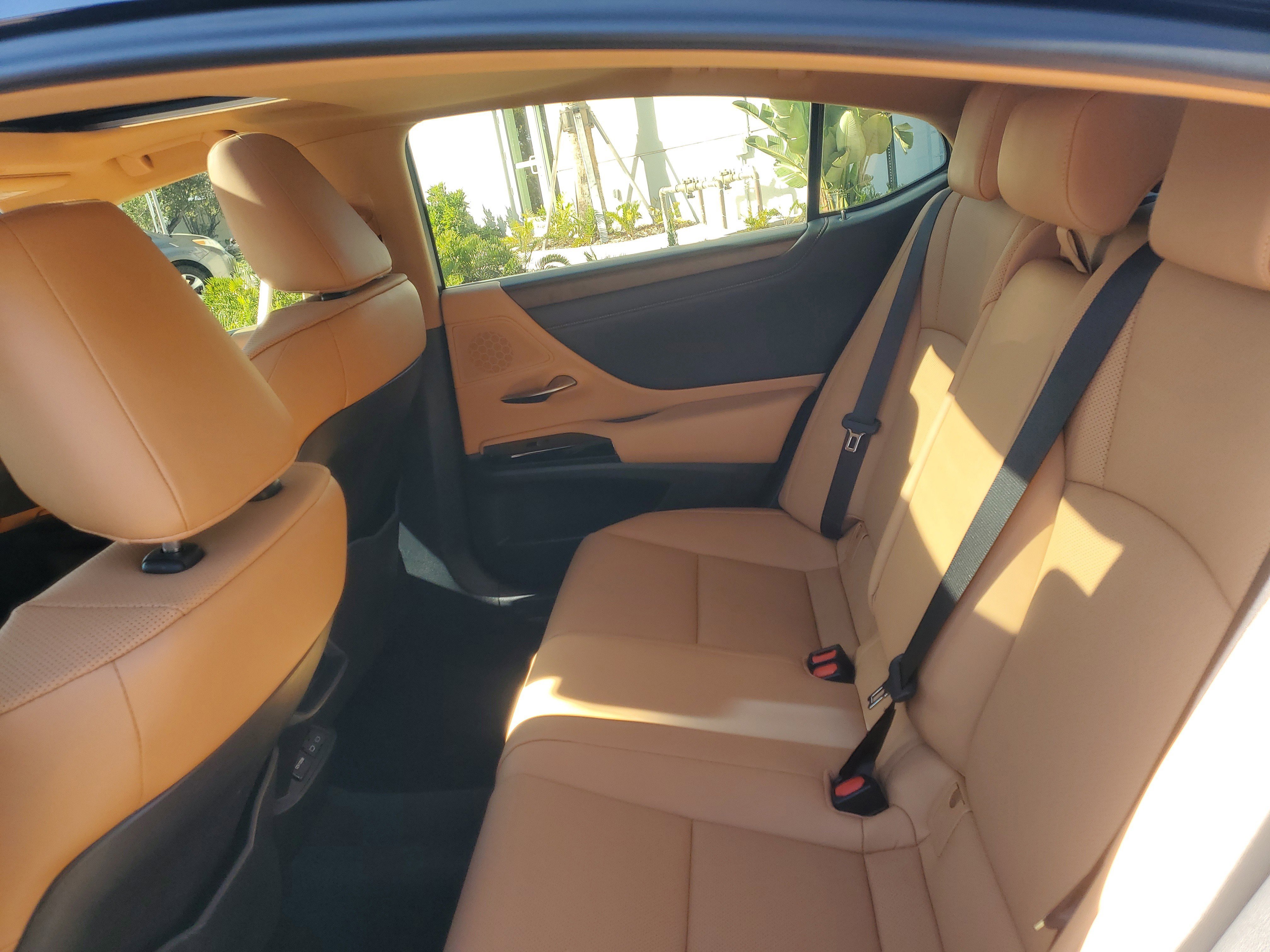 Used 2024 Lexus ES 350 w/ Premium Package image 10