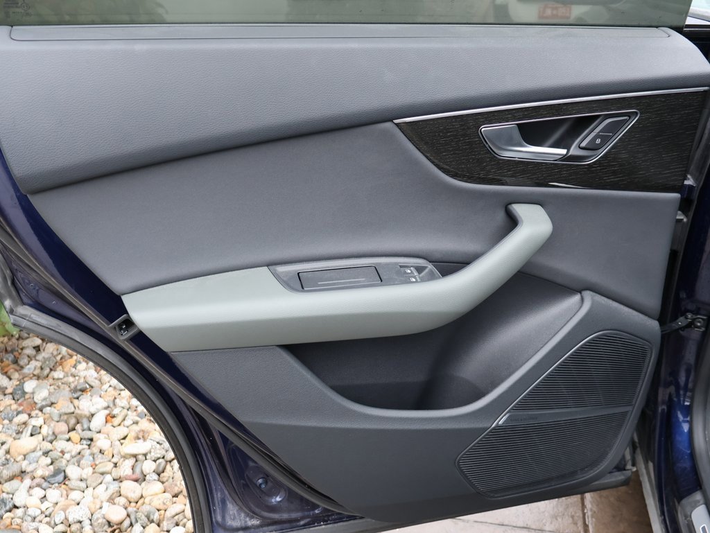 Used 2019 Audi Q8 Prestige image 16