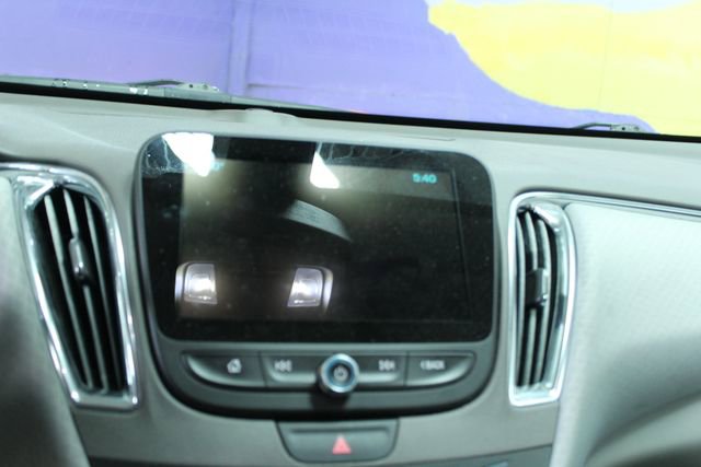 Used 2018 Chevrolet Malibu LT image 17