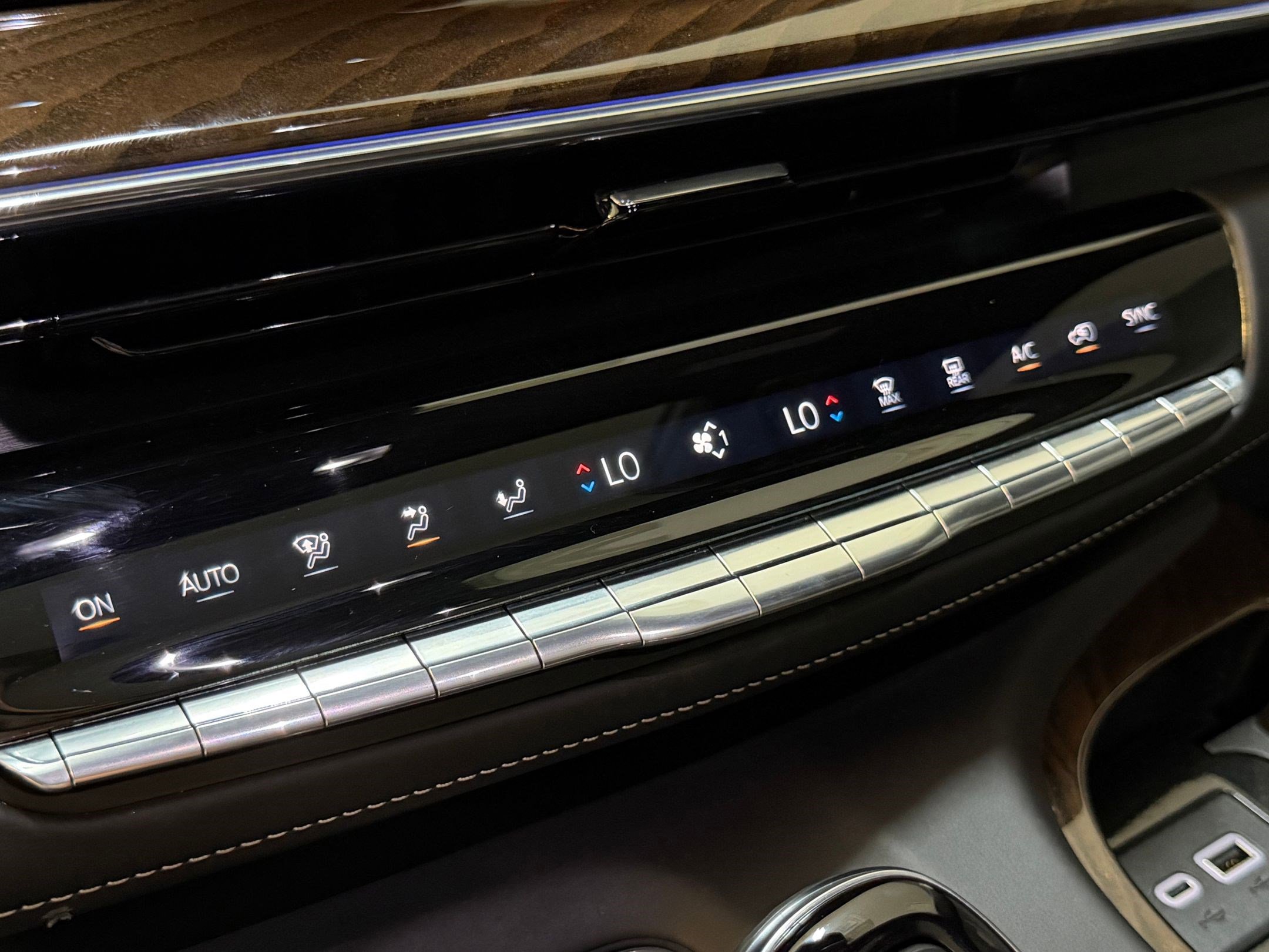 Certified 2024 Cadillac Escalade Sport Platinum w/ LPO, ONYX Package image 35