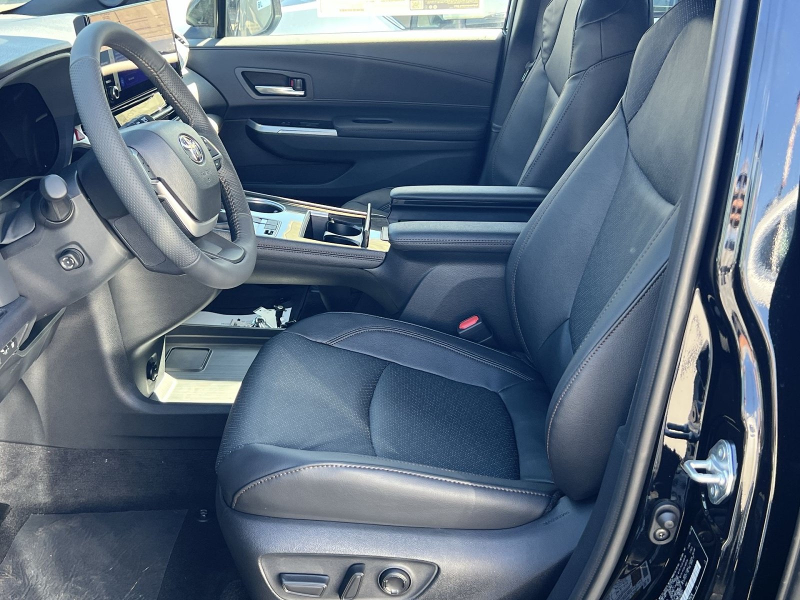 New 2026 Toyota Sienna Limited FWD image 7