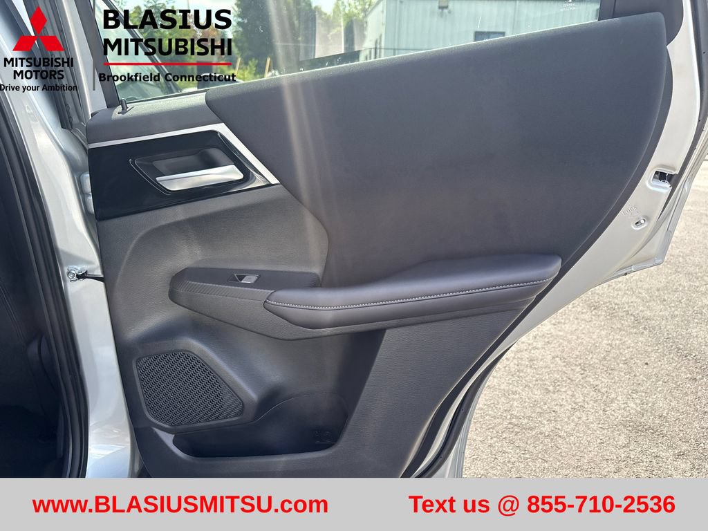 Used 2025 Mitsubishi Outlander ES AWD/4WD image 34