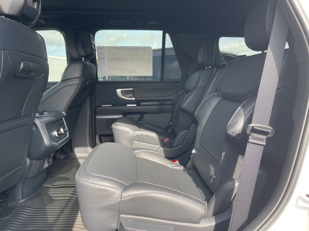 New 2026 Ford Expedition Platinum w/ Stealth Appearance Package image 8