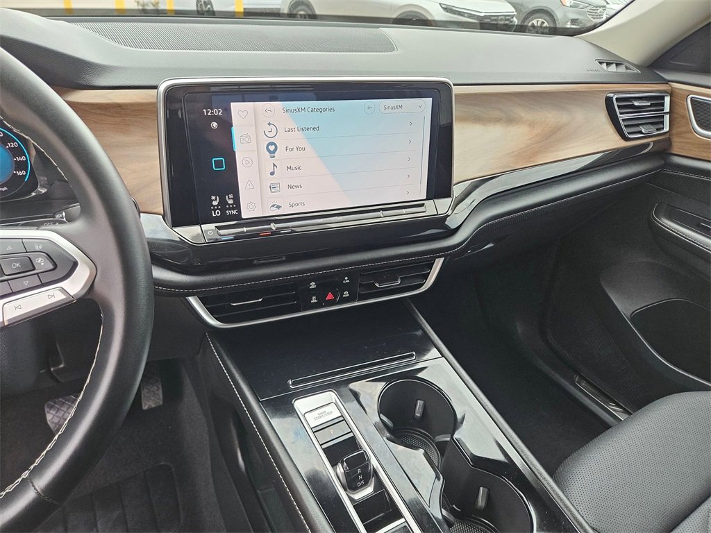 Used 2025 Volkswagen Atlas SE image 20