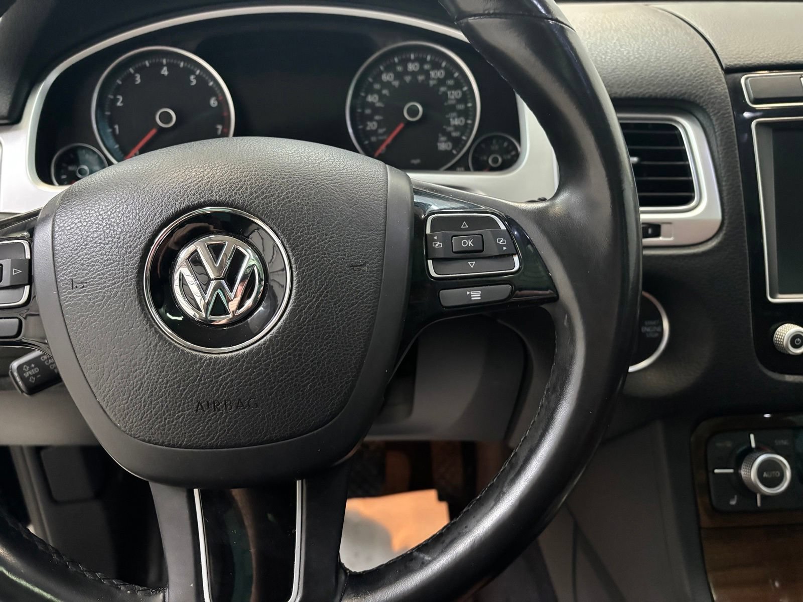 Used 2015 Volkswagen Touareg VR6 AWD/4WD image 15