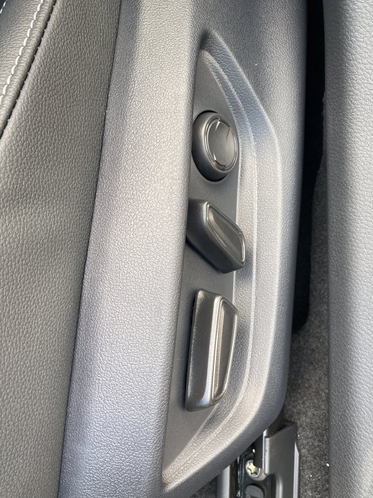New 2026 Toyota Camry SE w/ Convenience Package FWD image 4