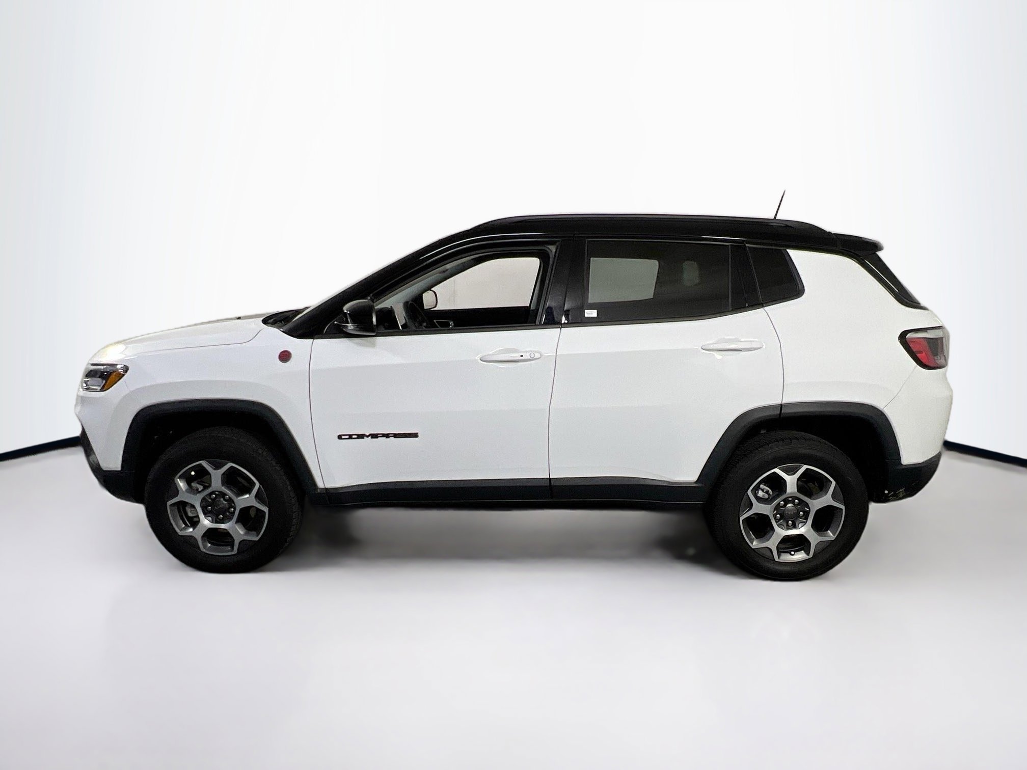 Used 2022 Jeep Compass Trailhawk w/ Sun and Sound Group image 8