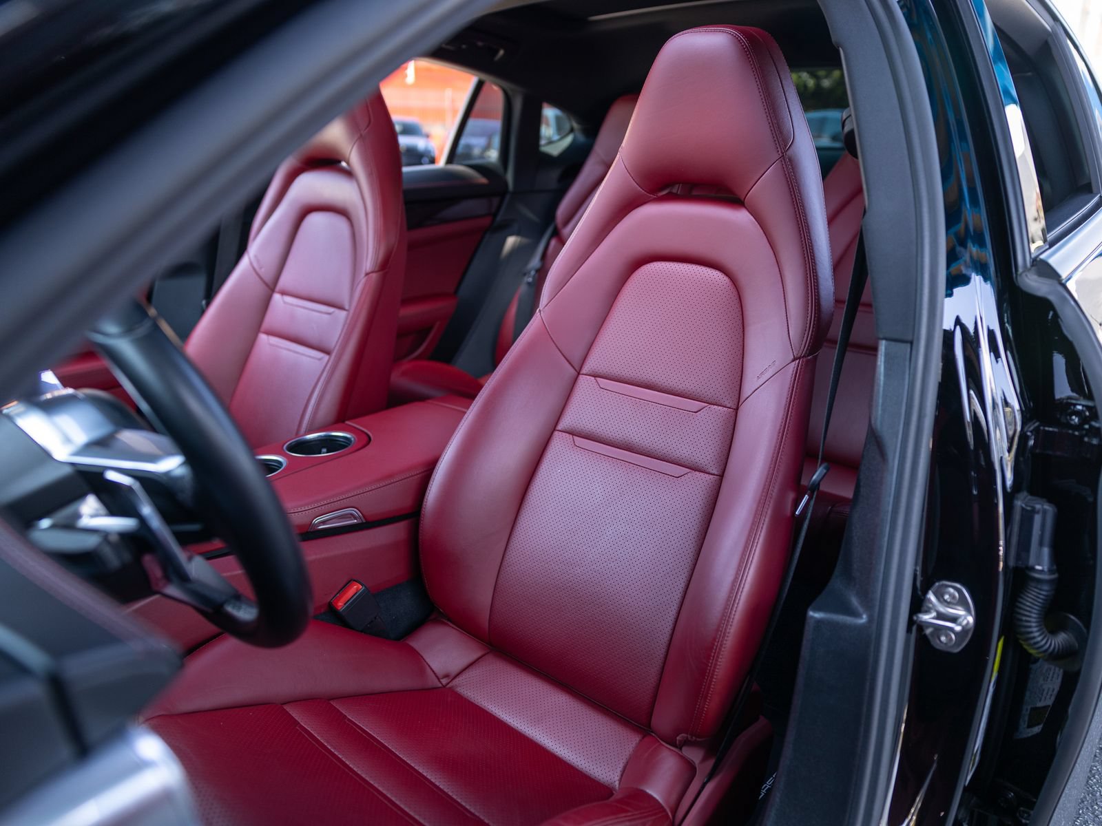 Certified 2020 Porsche Panamera image 5