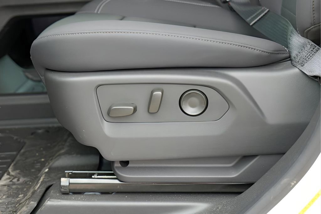 New 2026 GMC Hummer EV 4x4 Crew Cab w/ LPO, Dark Essentials Package image 17