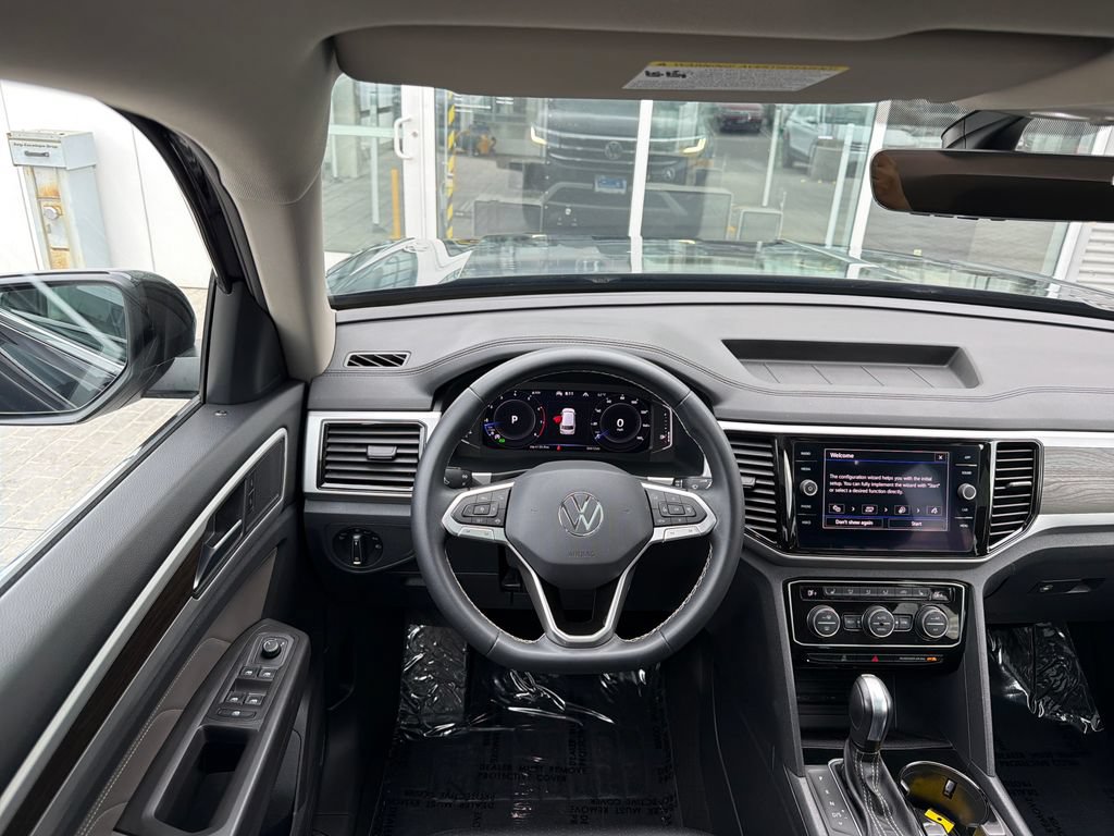 Certified 2022 Volkswagen Atlas SE w/ Panoramic Sunroof Package AWD/4WD image 16