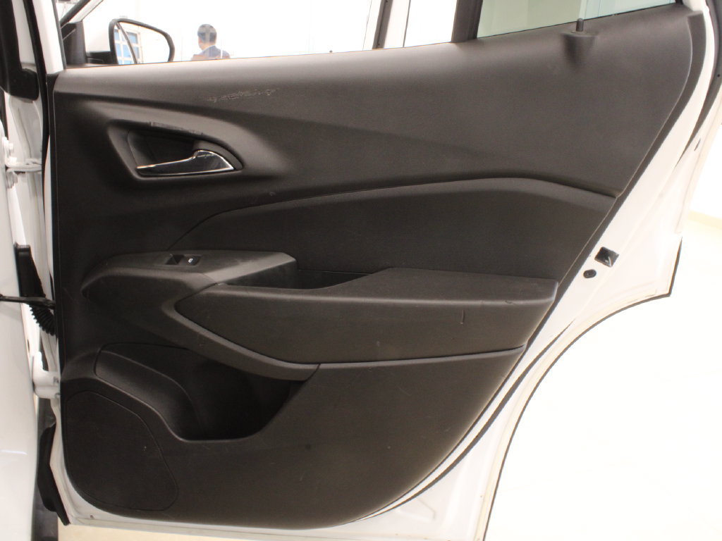 Used 2025 Chevrolet Trax LT w/ Driver Confidence Package FWD image 32