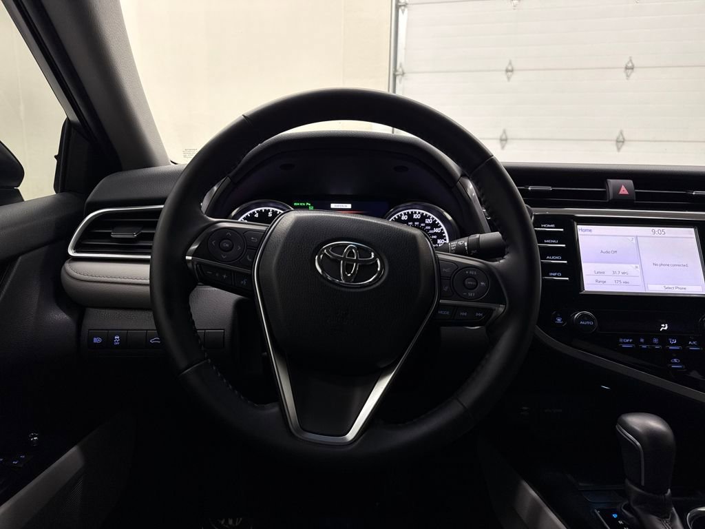 Used 2018 Toyota Camry XLE image 15
