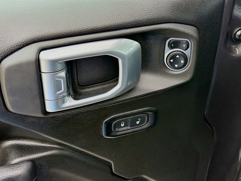 Used 2024 Jeep Wrangler Rubicon w/ Capability Package image 27