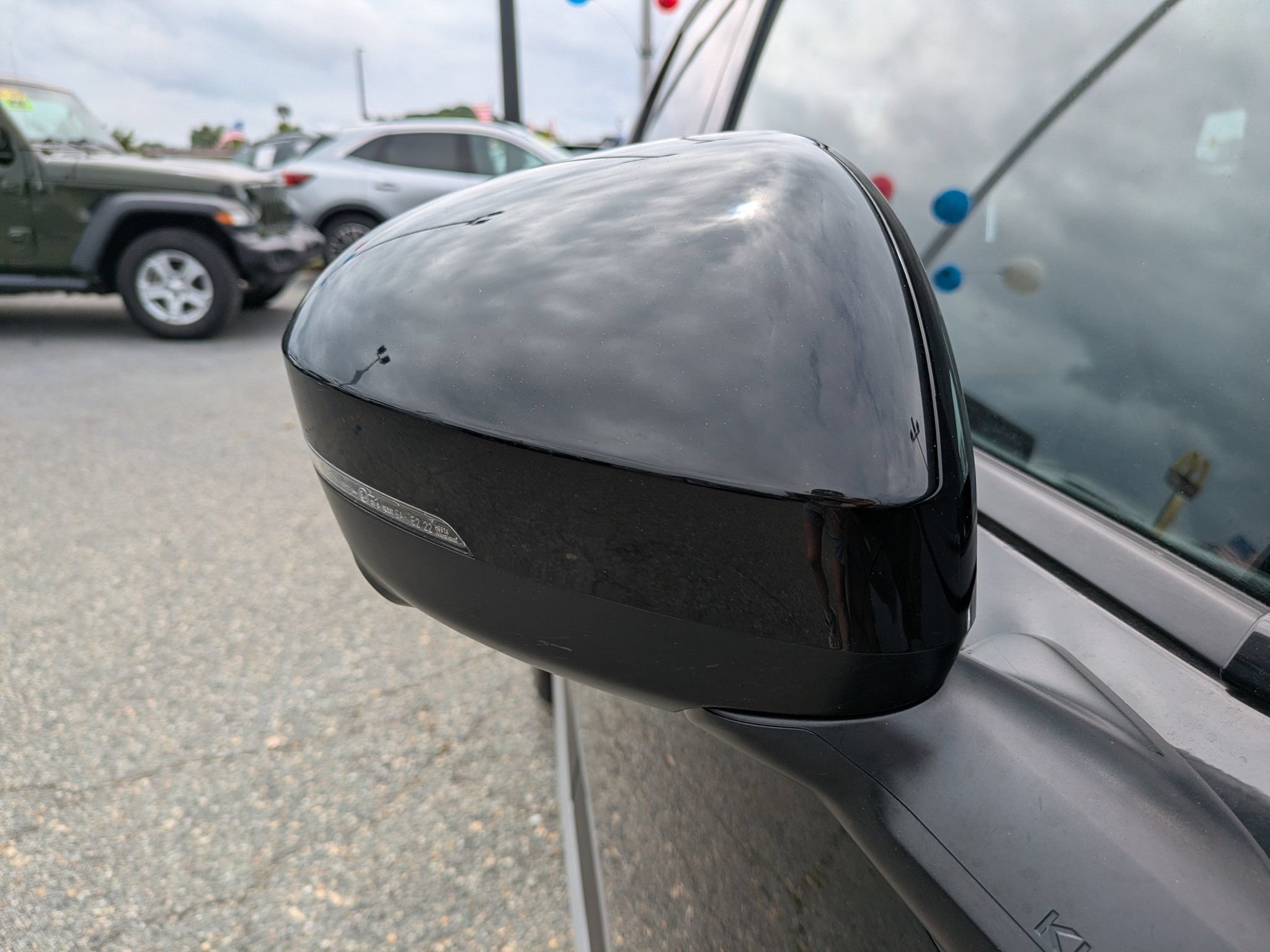 Used 2025 Nissan Kicks SR AWD/4WD image 13