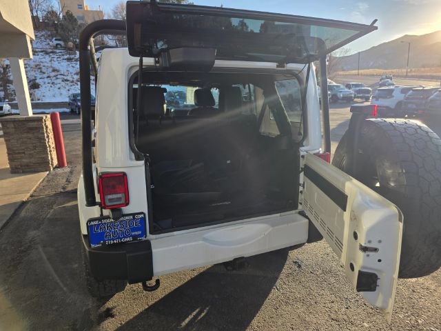 Used 2016 Jeep Wrangler Unlimited Sahara w/ Dual Top Group AWD/4WD image 10