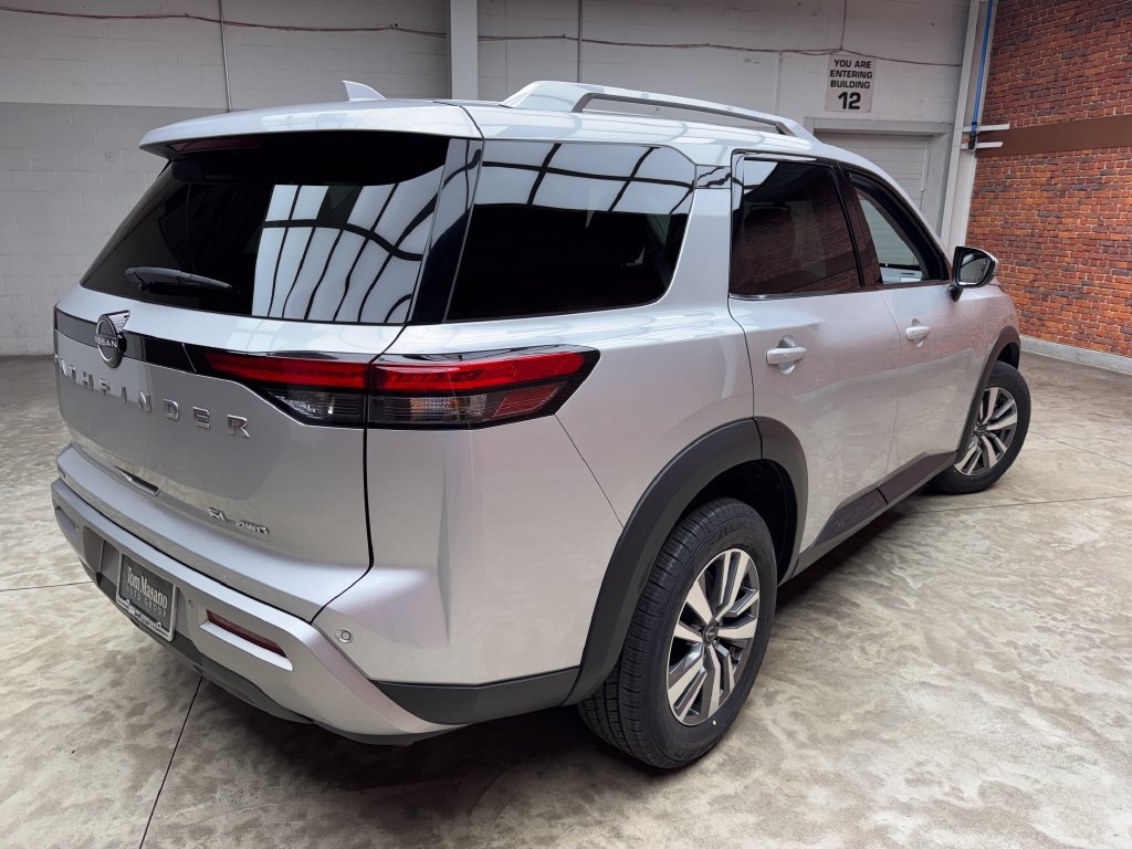 Used 2025 Nissan Pathfinder SL AWD/4WD image 5