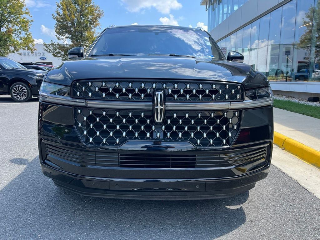 Certified 2025 Lincoln Navigator L Black Label AWD/4WD image 2