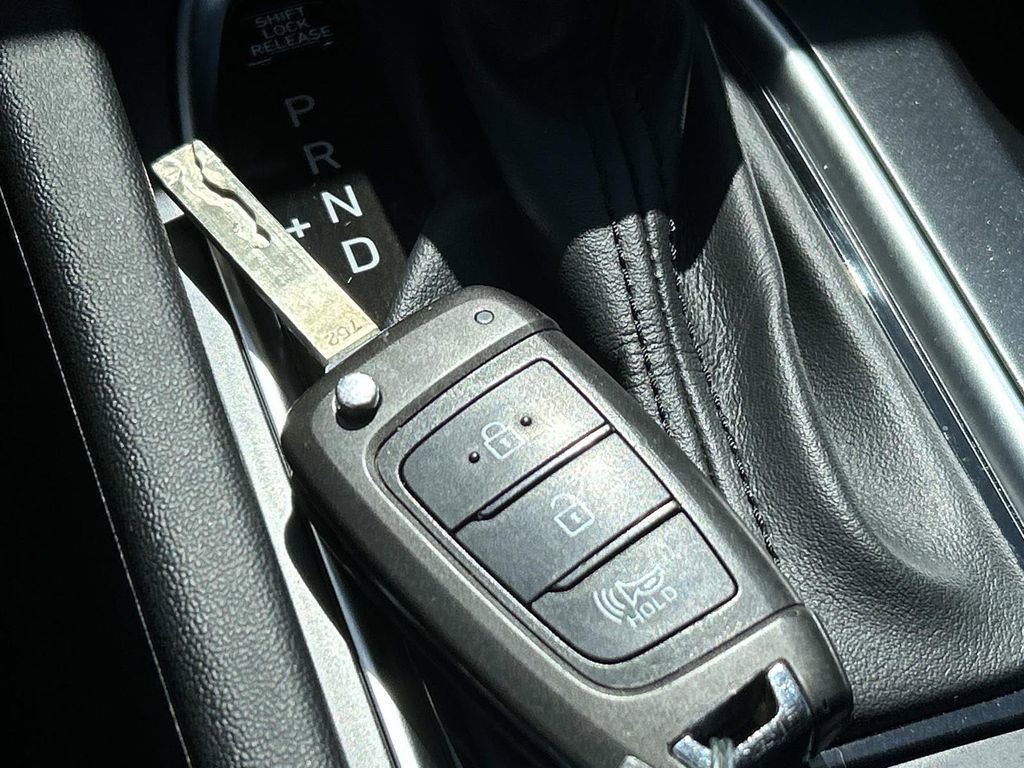 Used 2020 Hyundai Santa Fe SE FWD image 34