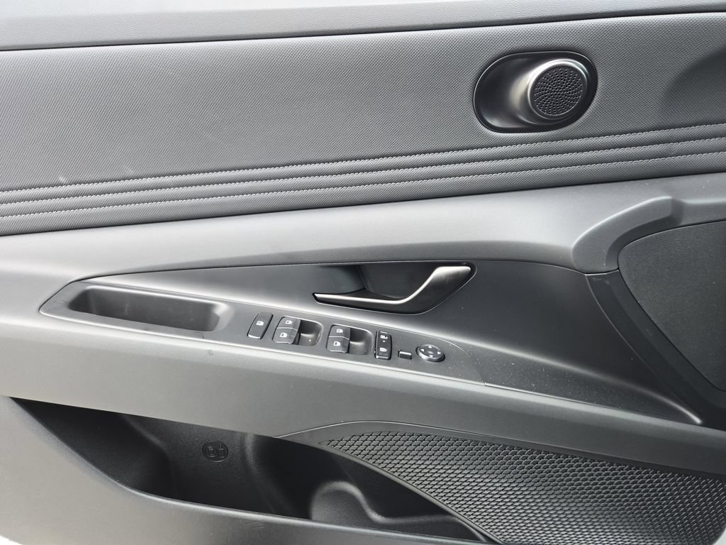 New 2026 Hyundai Elantra SEL FWD image 24