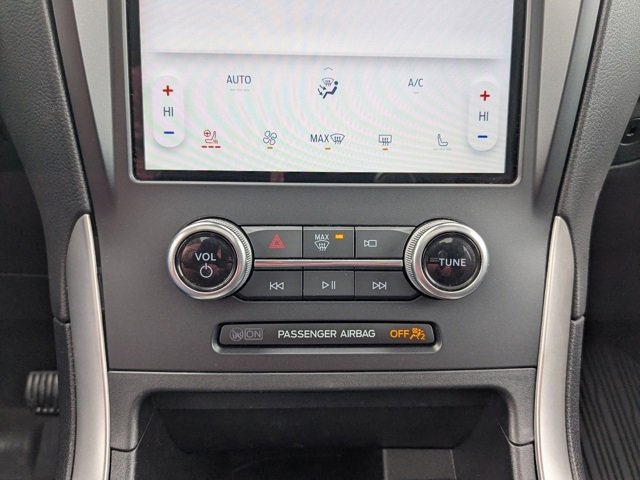 Used 2024 Ford Edge SEL w/ Convenience Package image 3