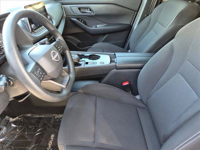 Used 2025 Nissan Rogue S FWD image 17
