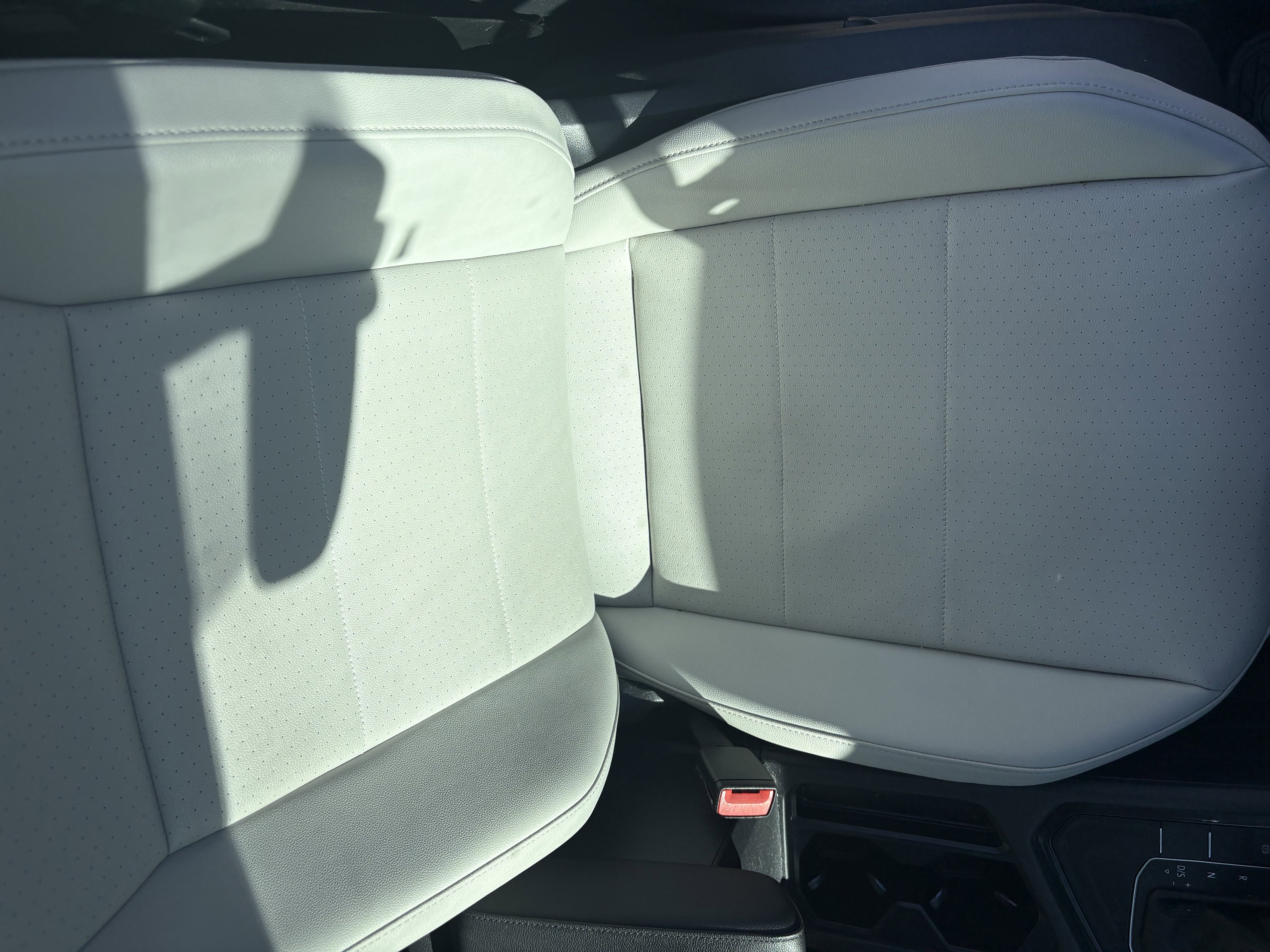 Used 2020 Volkswagen Tiguan SE R-Line image 10