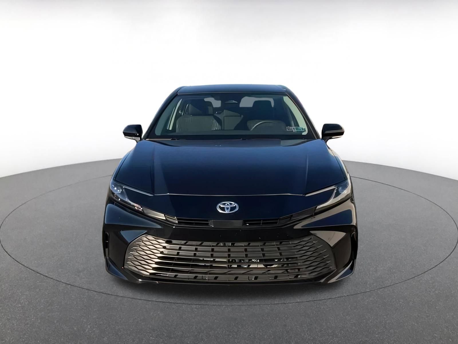 Used 2025 Toyota Camry LE image 4