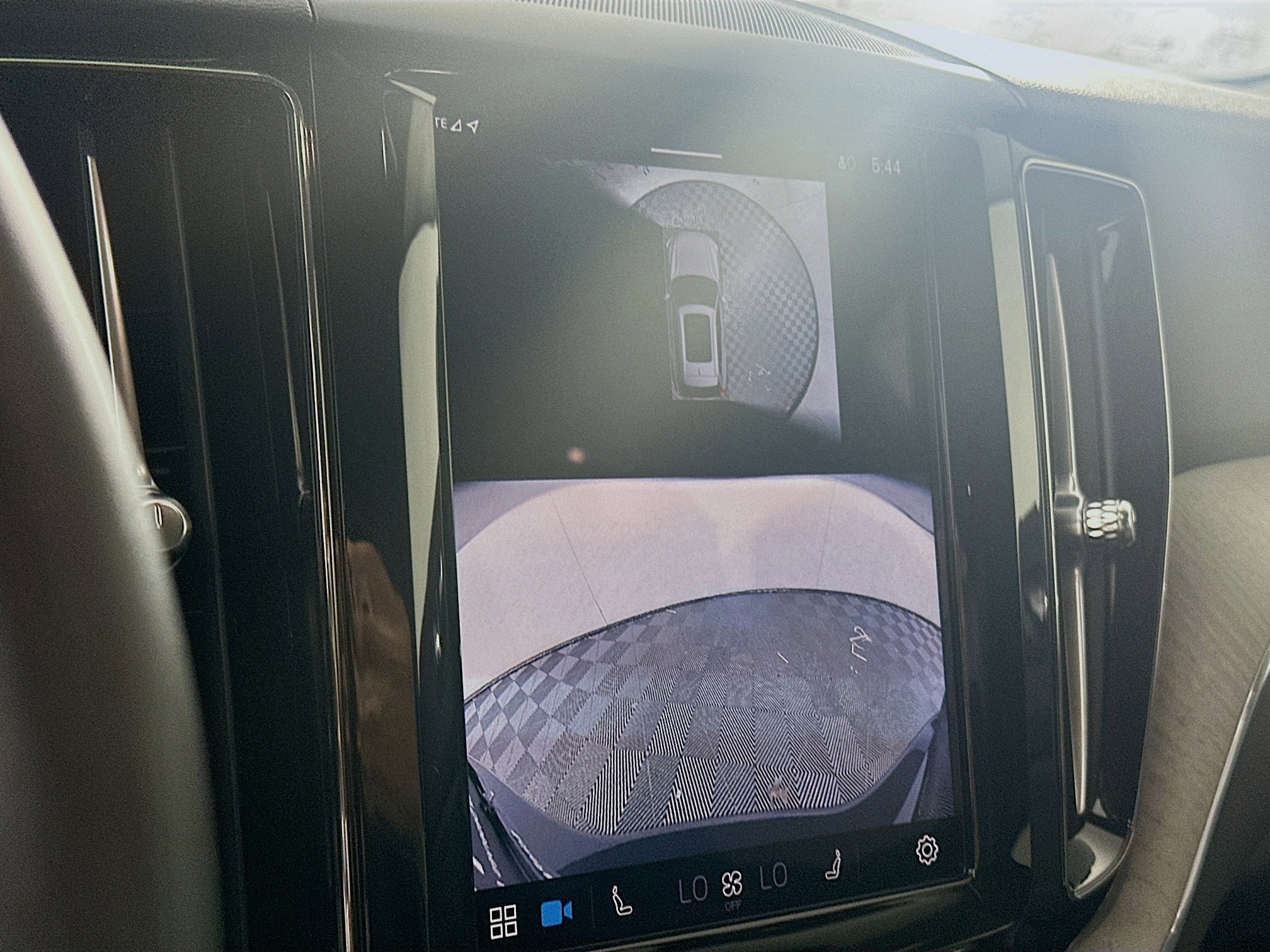 Used 2025 Volvo XC60 B5 Plus image 23